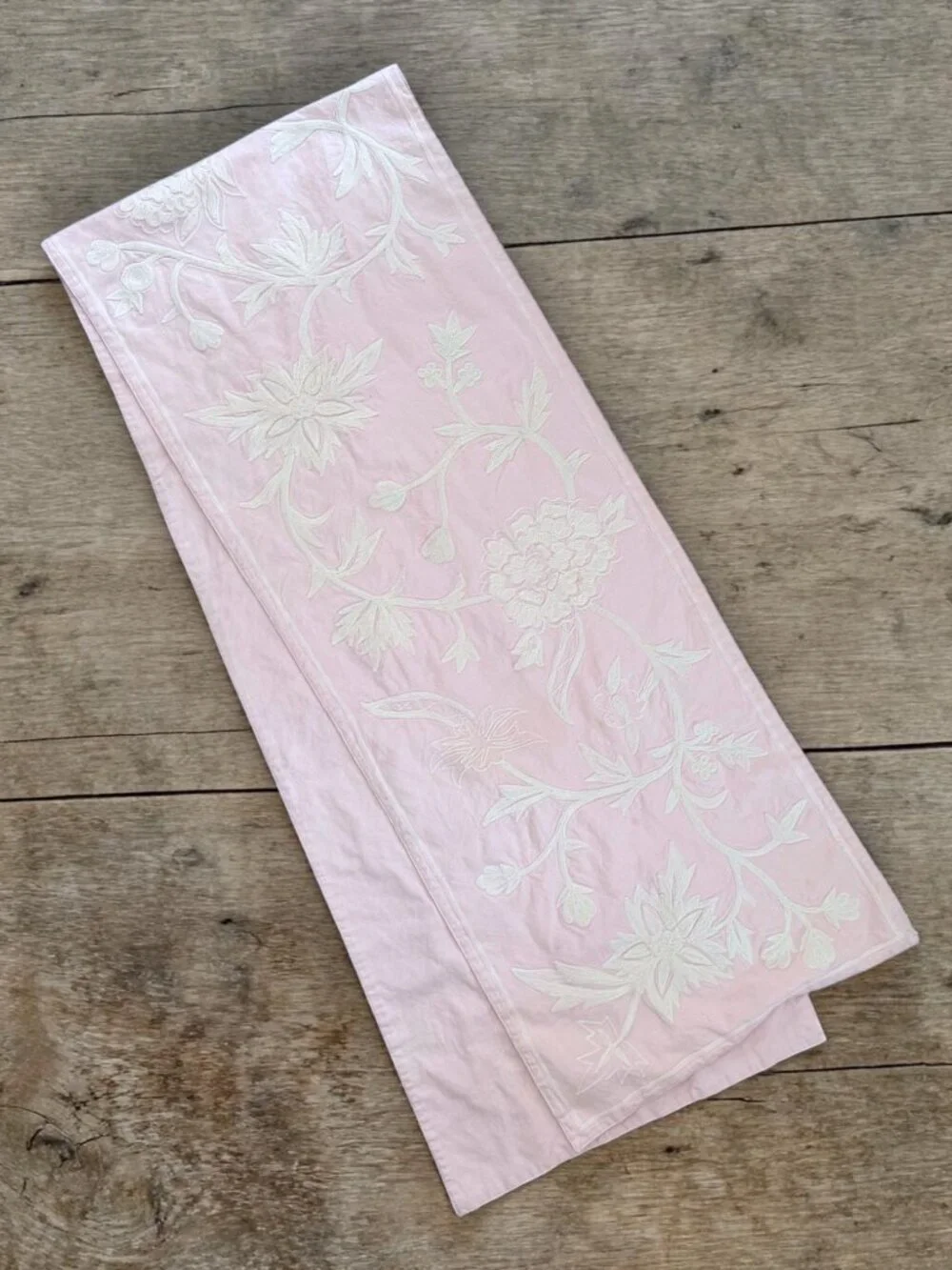 Williams Sonoma Pink Embroidered Floral Table Runner Cottagecore Decor 16